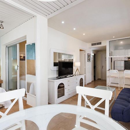 Uhc Center Apartments Салоу Екстериор снимка