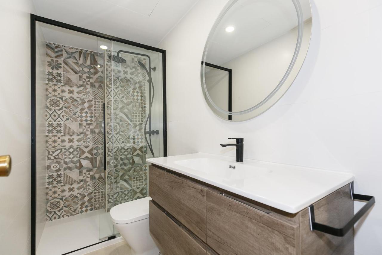 Uhc Center Apartments Салоу Екстериор снимка