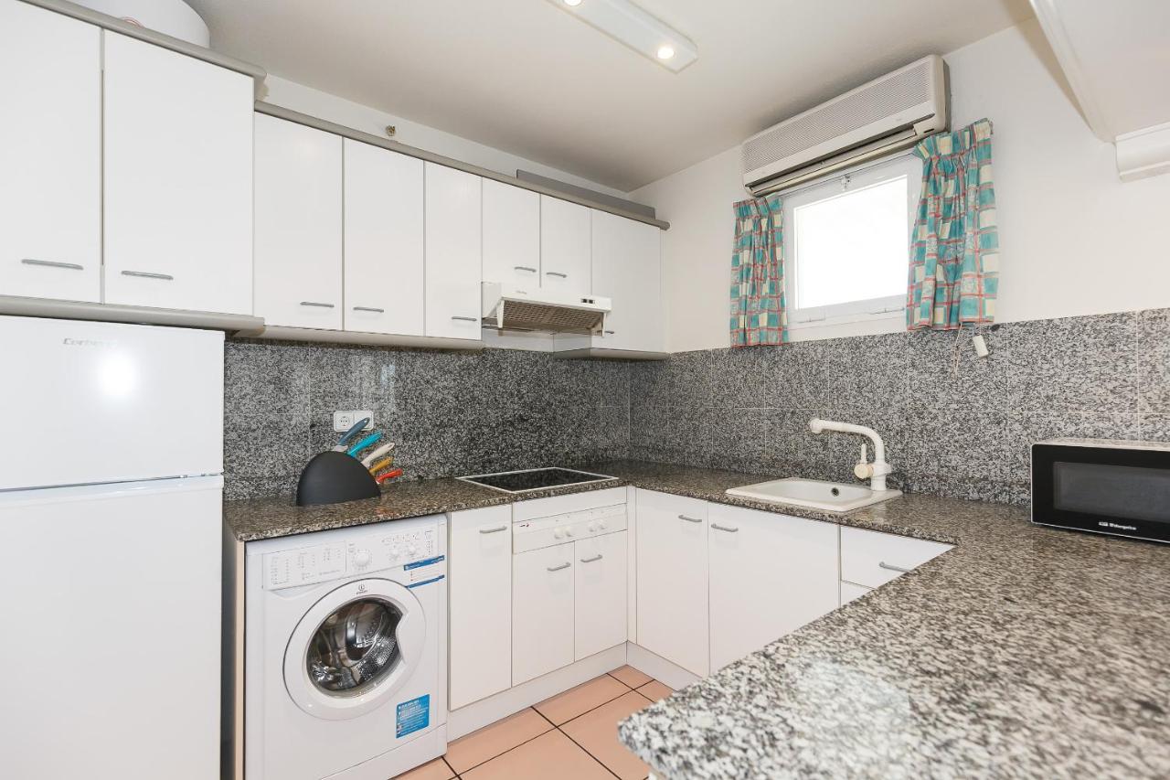 Uhc Center Apartments Салоу Екстериор снимка