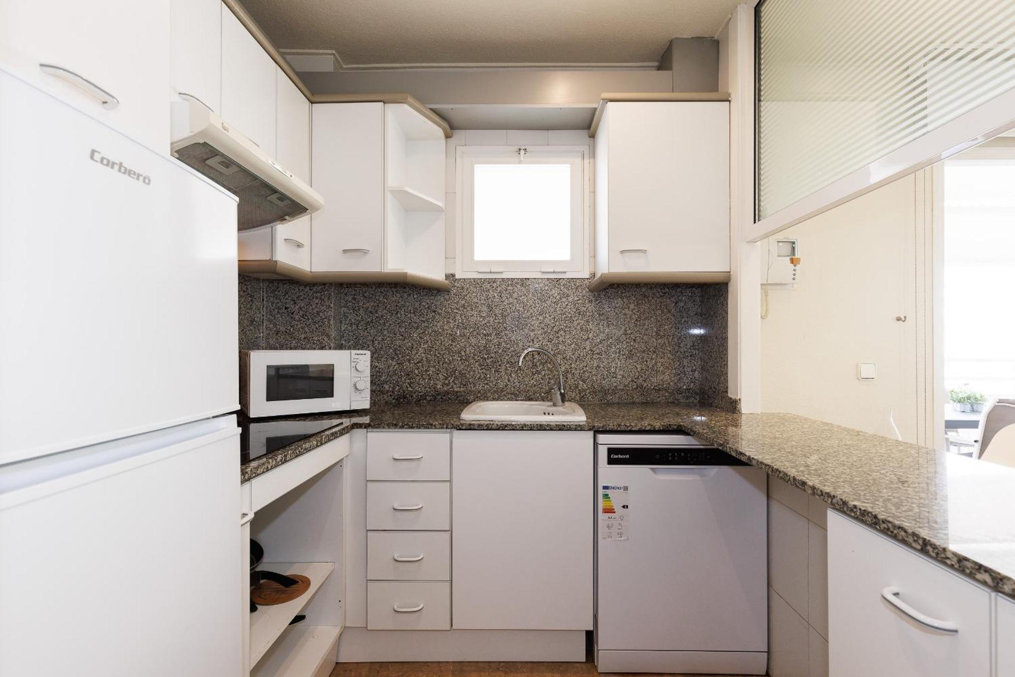 Uhc Center Apartments Салоу Екстериор снимка