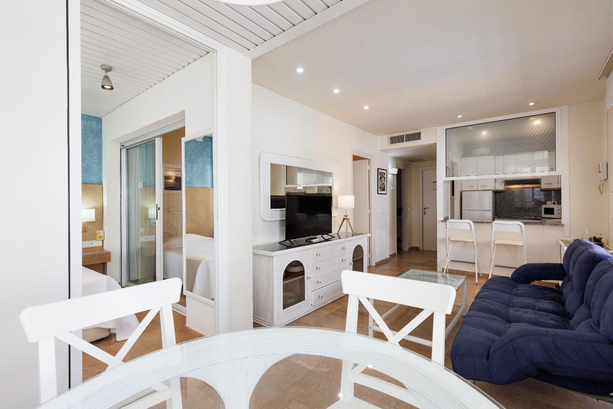 Uhc Center Apartments Салоу Екстериор снимка