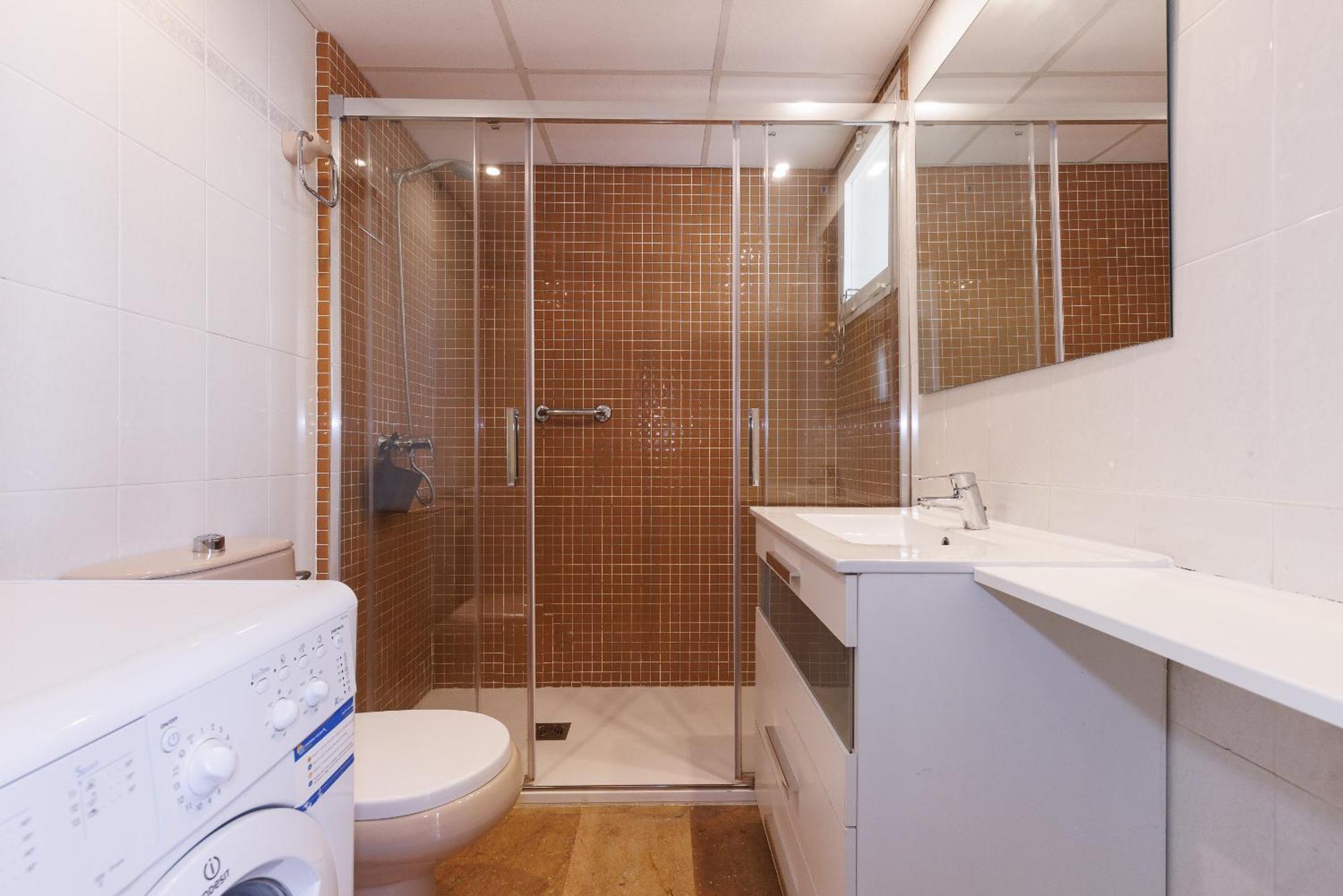 Uhc Center Apartments Салоу Екстериор снимка