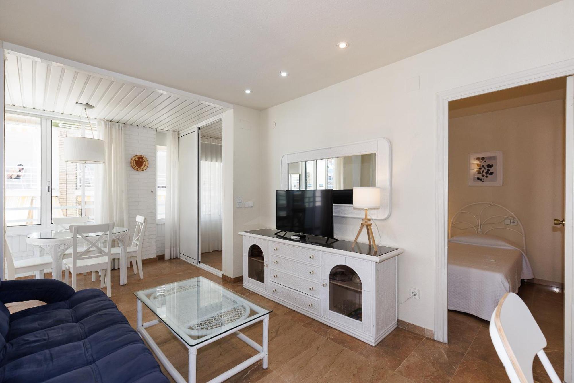Uhc Center Apartments Салоу Екстериор снимка