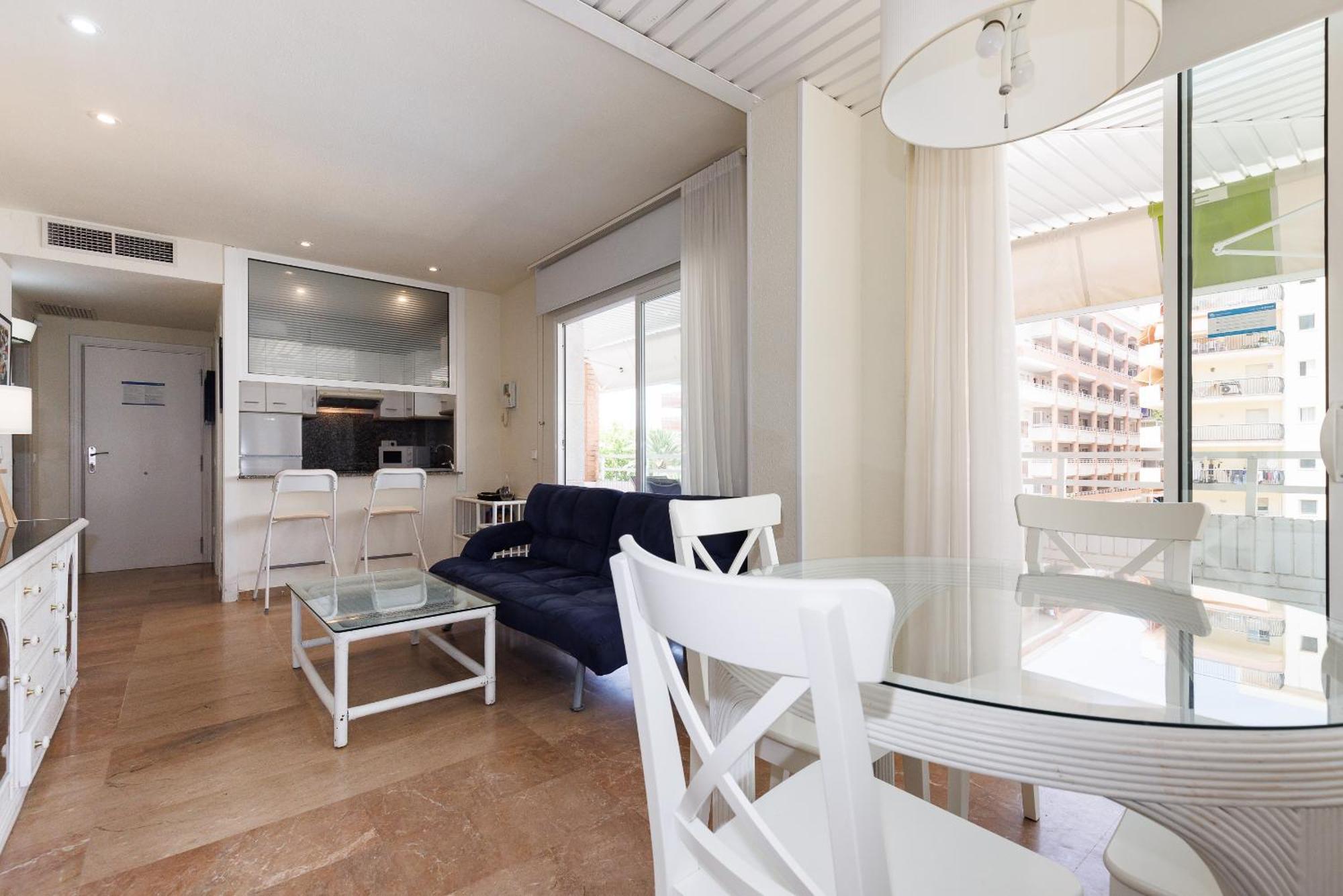 Uhc Center Apartments Салоу Екстериор снимка