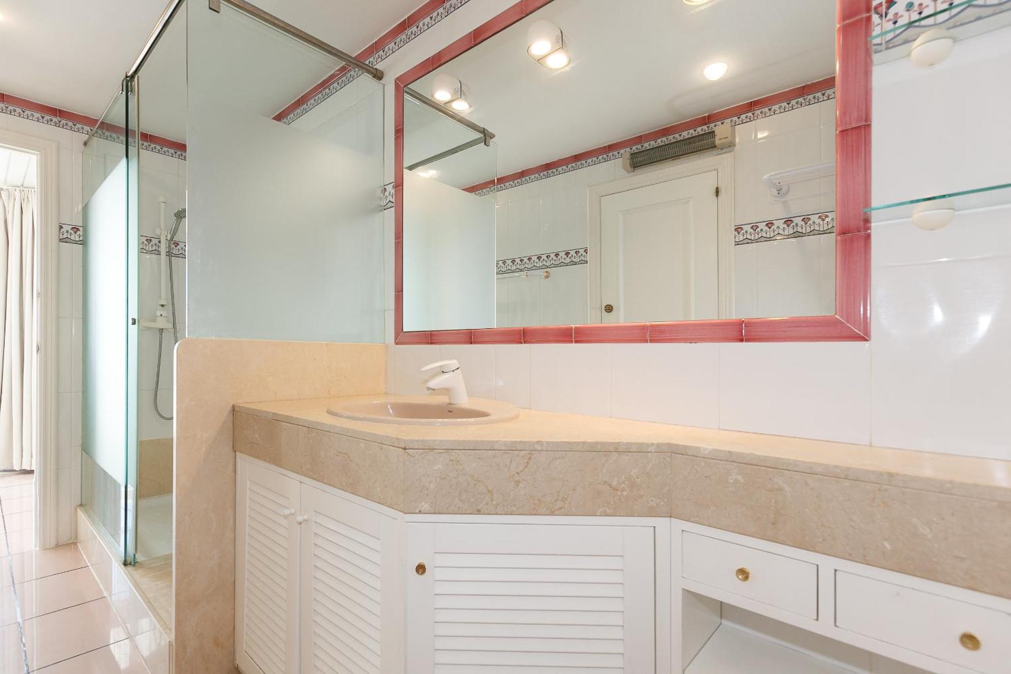 Uhc Center Apartments Салоу Стая снимка