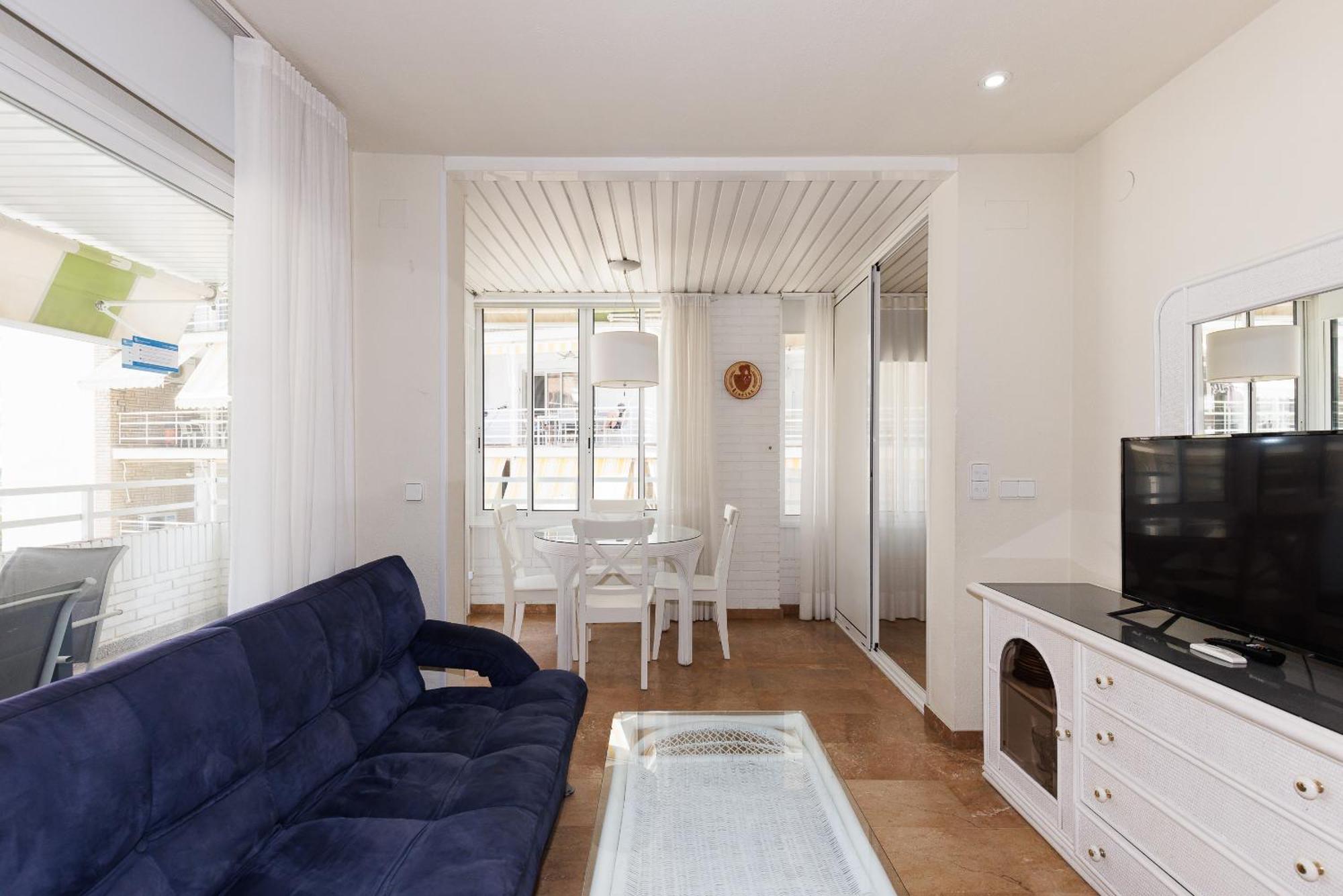 Uhc Center Apartments Салоу Екстериор снимка