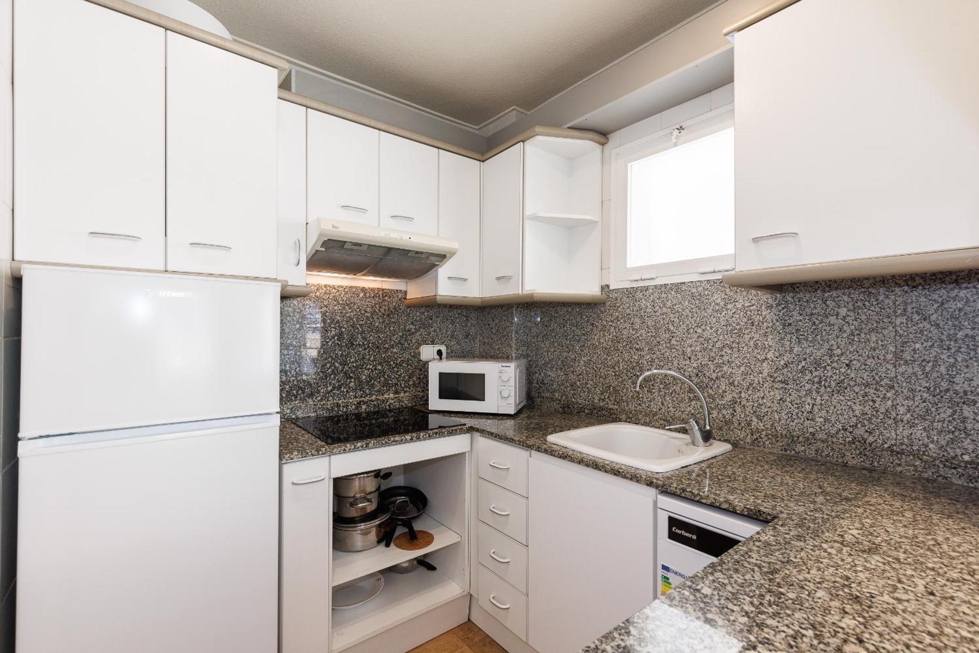 Uhc Center Apartments Салоу Стая снимка