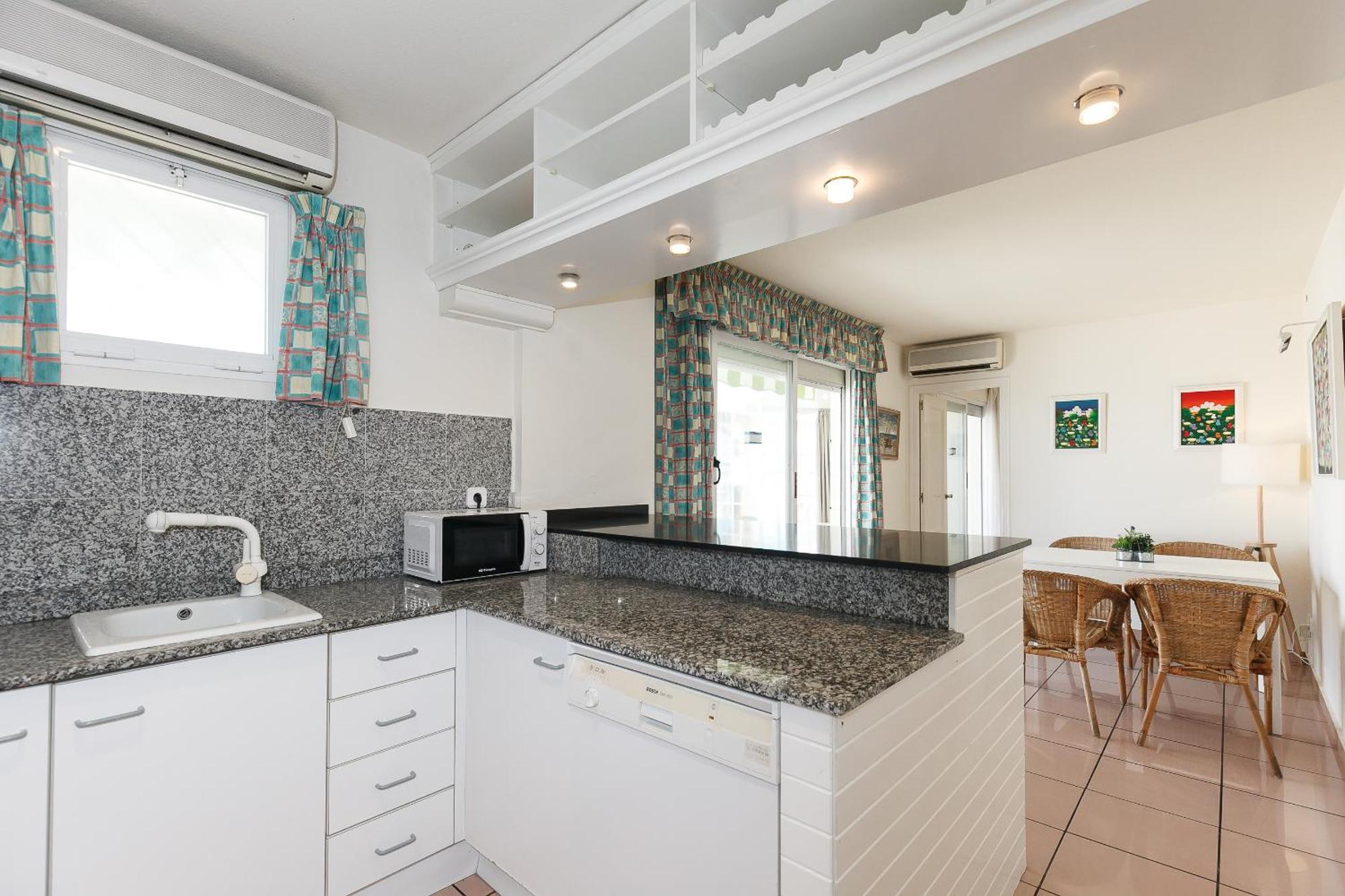 Uhc Center Apartments Салоу Стая снимка