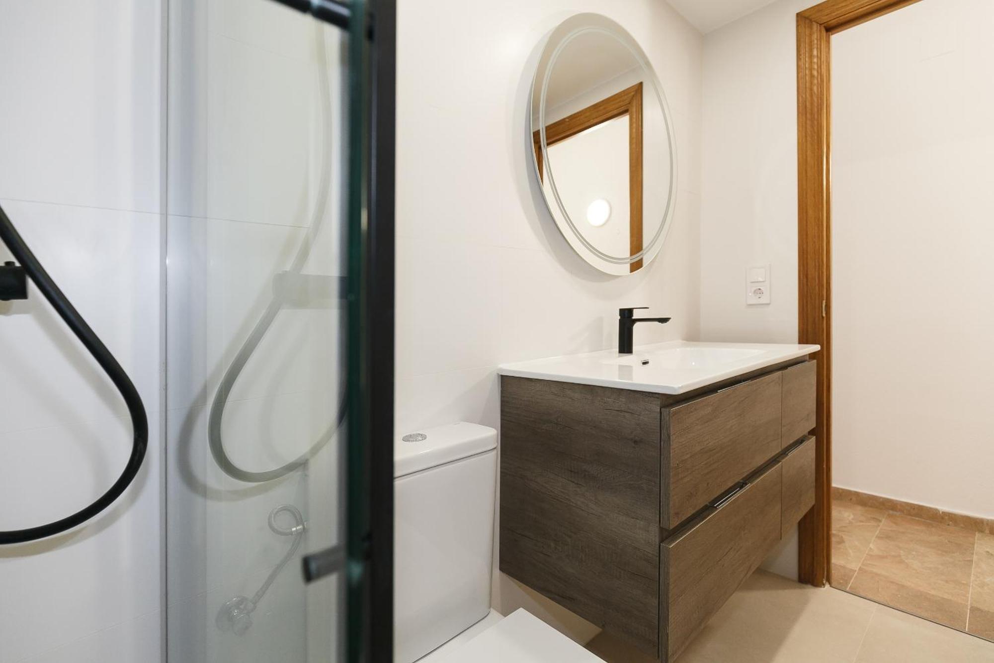 Uhc Center Apartments Салоу Стая снимка