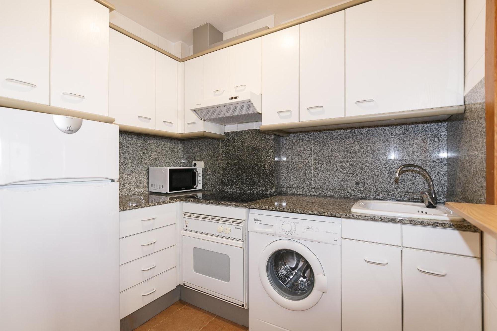 Uhc Center Apartments Салоу Стая снимка