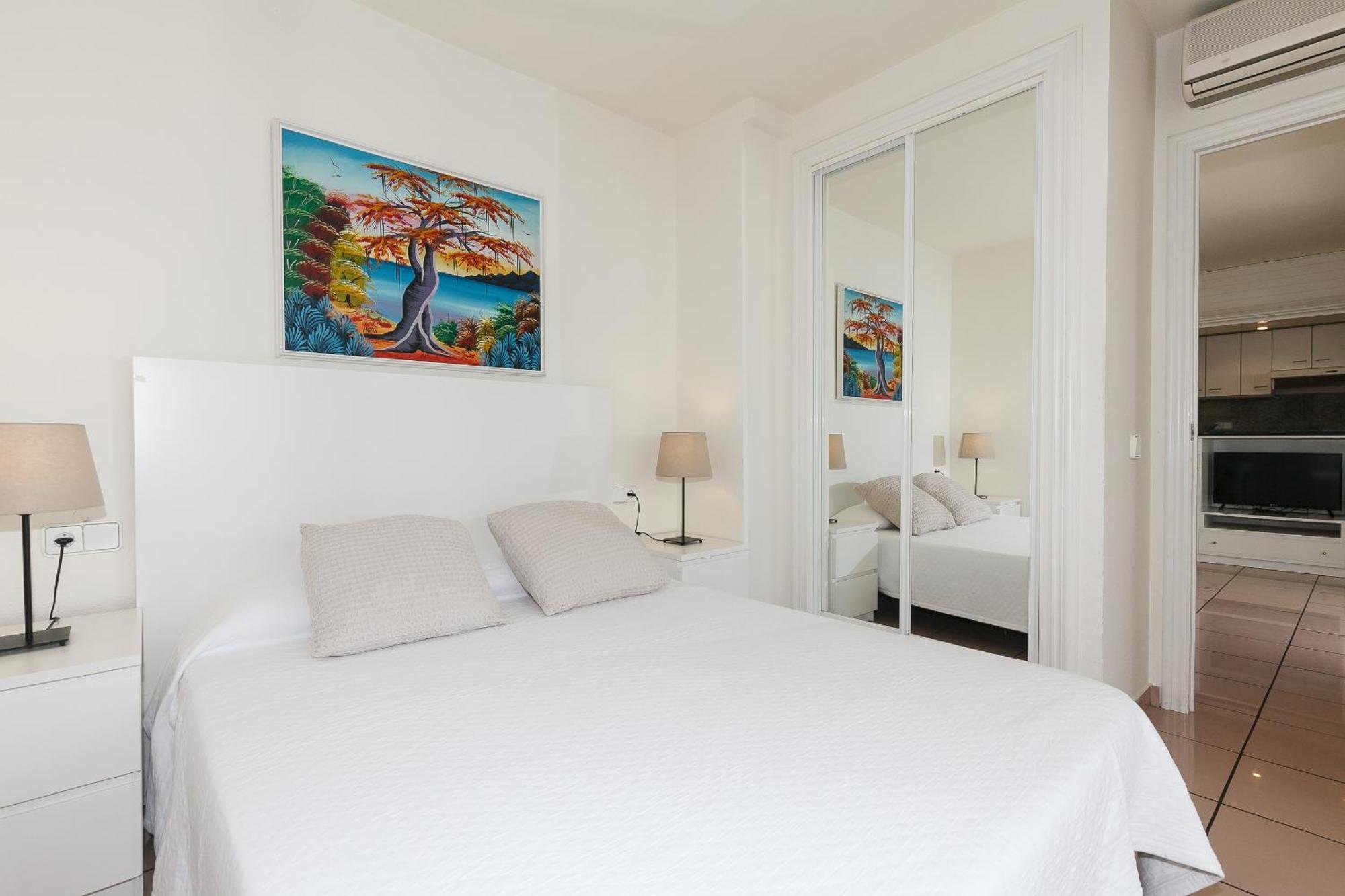 Uhc Center Apartments Салоу Стая снимка