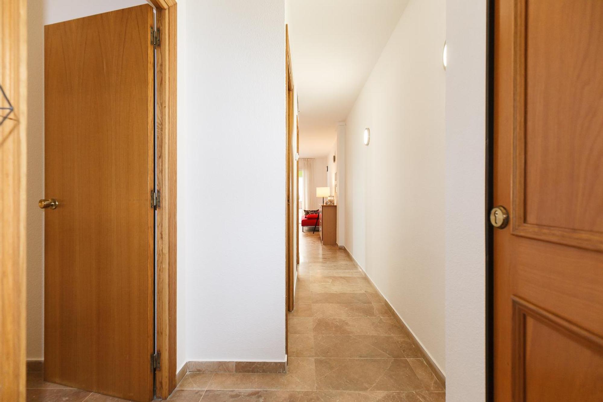 Uhc Center Apartments Салоу Стая снимка