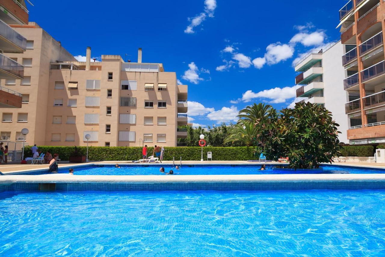Uhc Center Apartments Салоу Екстериор снимка