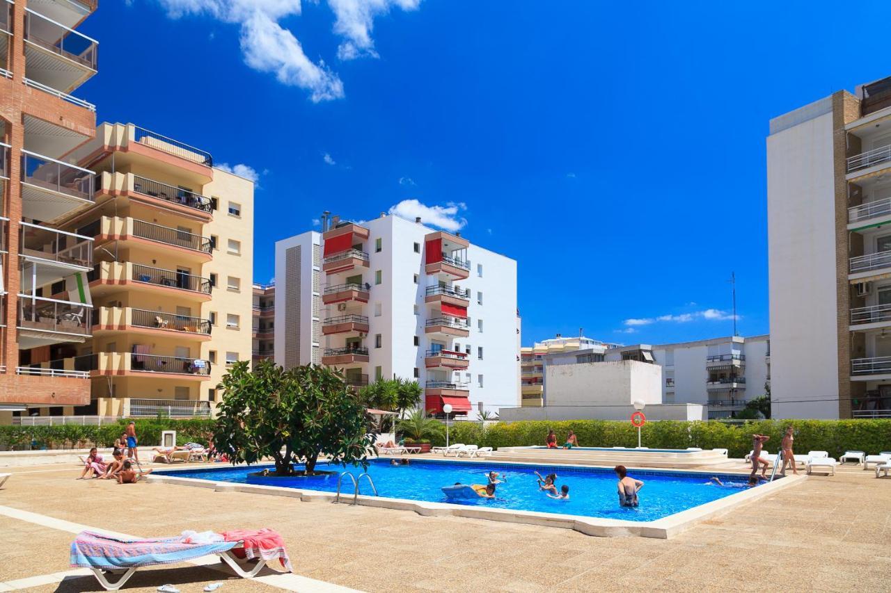 Uhc Center Apartments Салоу Екстериор снимка