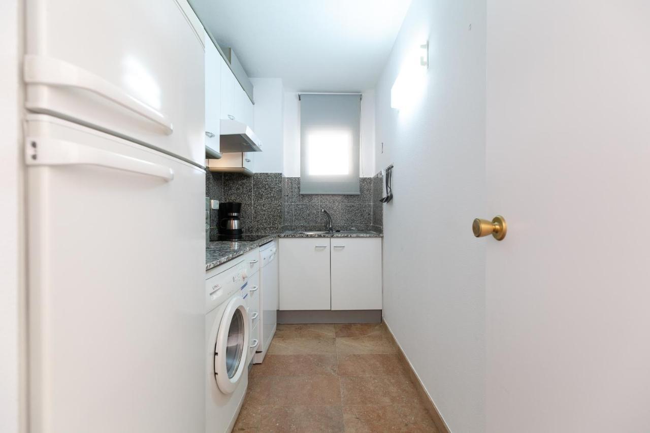 Uhc Center Apartments Салоу Екстериор снимка