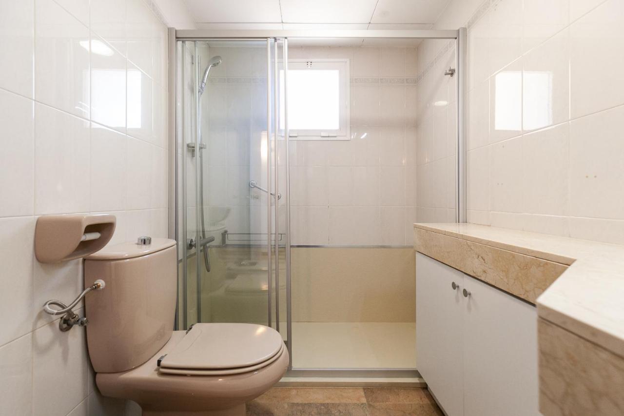 Uhc Center Apartments Салоу Екстериор снимка